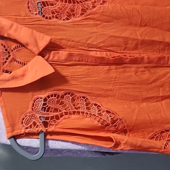 ARYN K sleeveless blouse 👚 - Picture 3 of 10